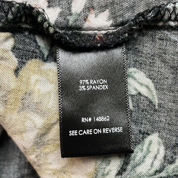 TORRID Black Floral Top 3X - Picture 5 of 9